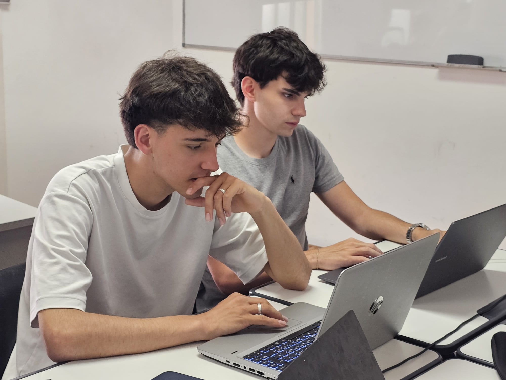 Els alumnes dels cicles de Finances, Comerç Internacional i Màrqueting i Publicitat uneixen talent en el seu projecte final