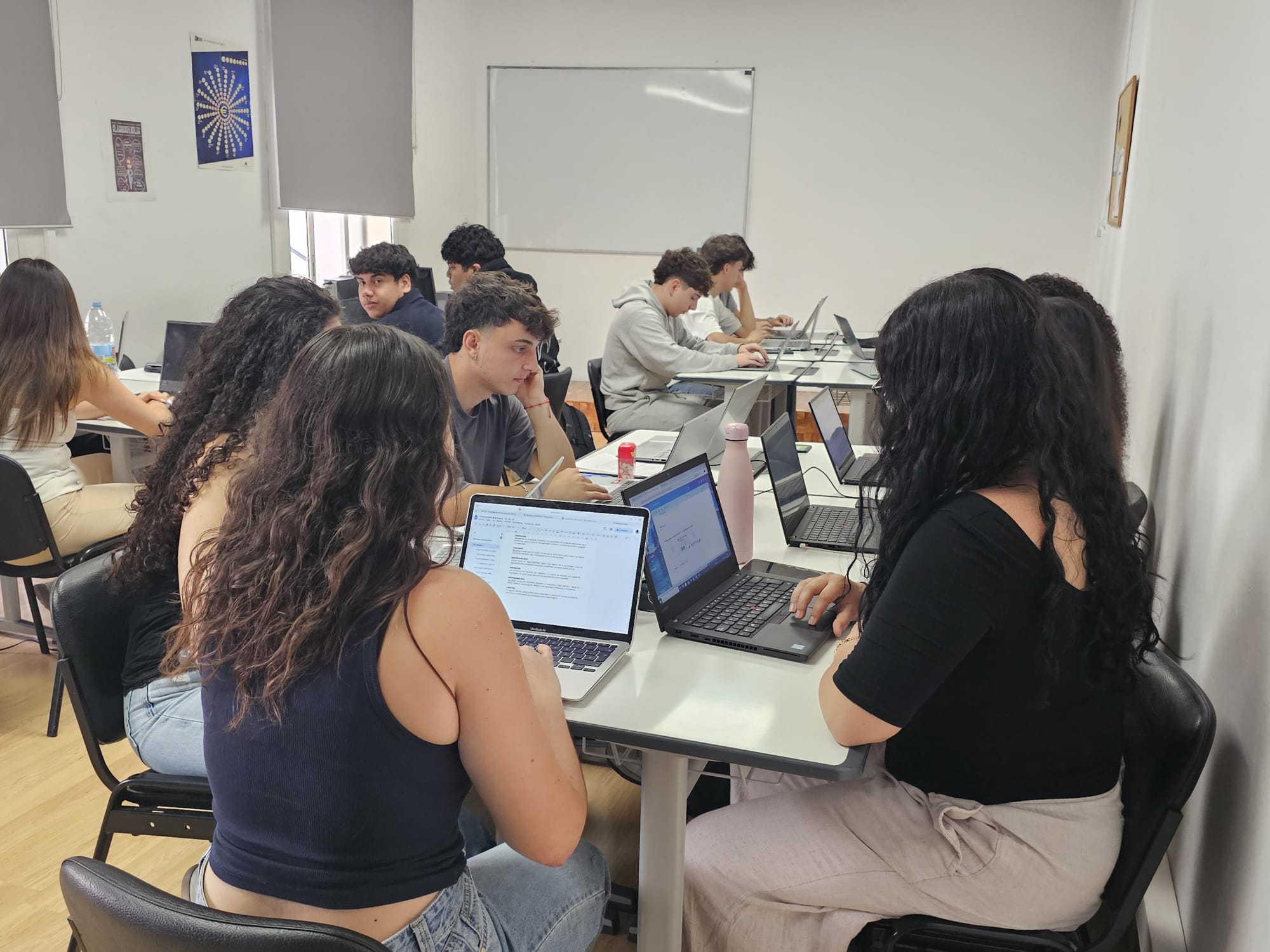 Els alumnes dels cicles de Finances, Comerç Internacional i Màrqueting i Publicitat uneixen talent en el seu projecte final