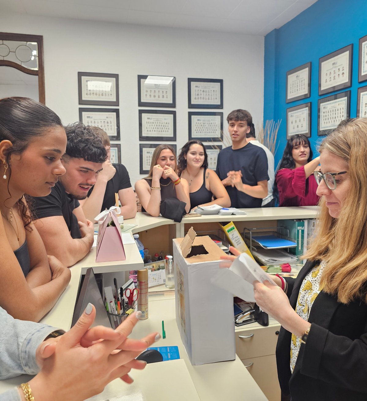 Celebració de Sant Jordi a AF: aprenentatge d’anglès amb creativitat i tradició